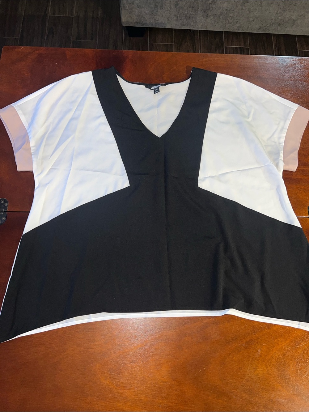 project RUNWAY unique Black, White & Pink Colorblock V-Neck Top